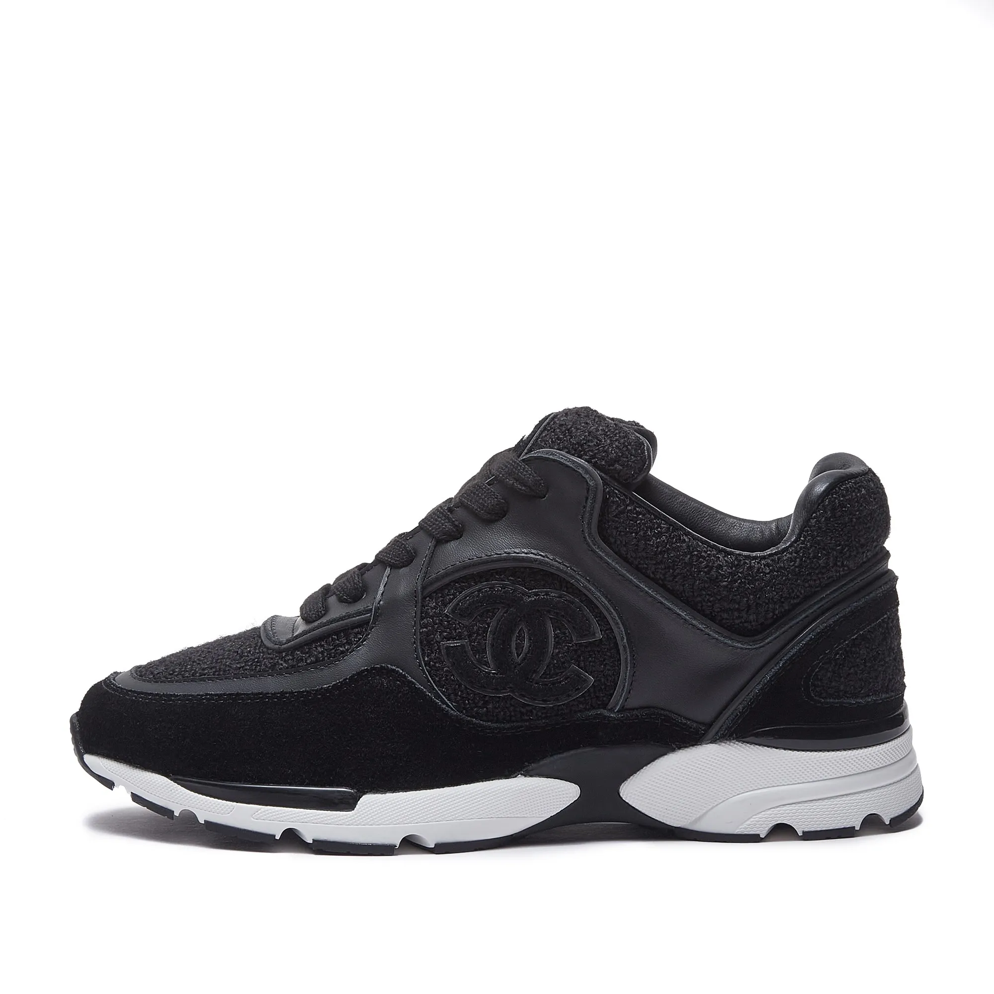 Men's shoes pP700! Chanel Chanel - 2024 counter top casual sneakers This classic design; the upper is embroidered with various techniques; the outsole is fashionable and sporty; the outsole is stylish and sporty; it incorporates a variety of color matching elements... The diversified mix and match is very good-looking and versatile, casual, fashionable, sports, and outdoor can be taken into account... ꫛꫀꪝ Go➫ Material: ❶Upper made of: original imported high silk cowhide suede + small fragrance fabric ❷Inner use: Original imported breathable sheepskin lining ❸ Outsole based on: Original TPU combination outsole Special counter boutique packaging complete set Women 35–41 Men 38-45